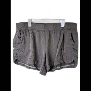 Maurice’s Olive Green Flowy shorts sz 22